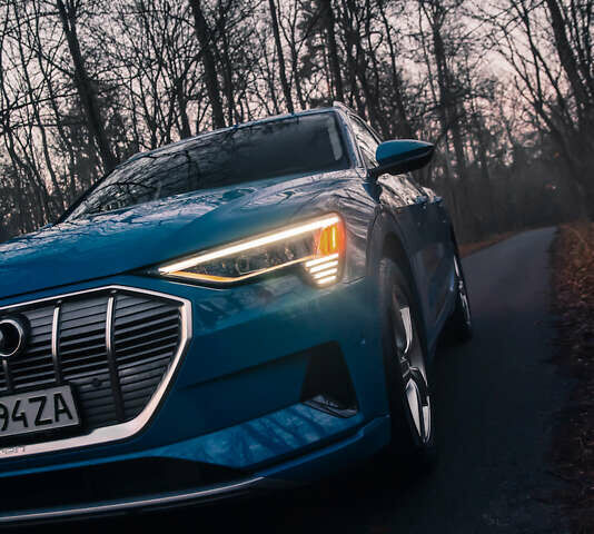 Синий Ауди E-Tron, объемом двигателя 0 л и пробегом 62 тыс. км за 32900 $, фото 4 на Automoto.ua