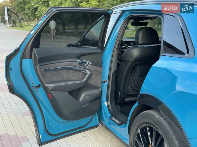 Синий Ауди E-Tron, объемом двигателя 0 л и пробегом 49 тыс. км за 35490 $, фото 17 на Automoto.ua