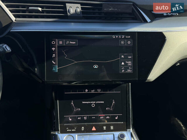 Синий Ауди E-Tron, объемом двигателя 0 л и пробегом 133 тыс. км за 23900 $, фото 66 на Automoto.ua