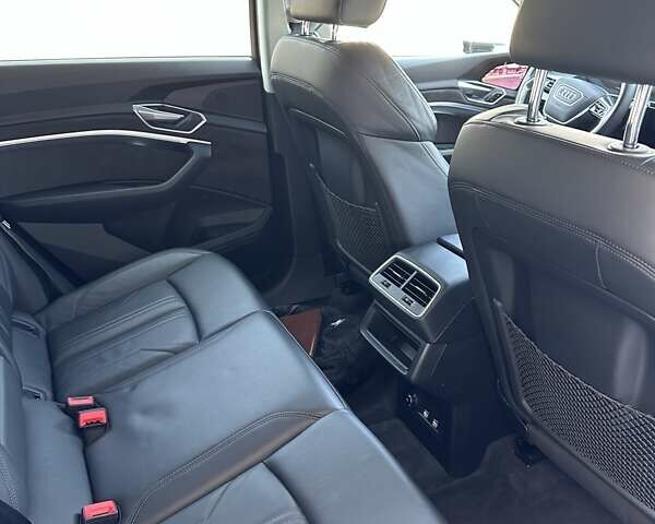 Синій Ауді E-Tron, об'ємом двигуна 0 л та пробігом 98 тис. км за 31500 $, фото 20 на Automoto.ua