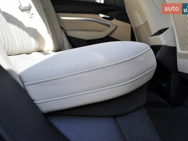 Синий Ауди E-Tron, объемом двигателя 0 л и пробегом 79 тыс. км за 34000 $, фото 59 на Automoto.ua