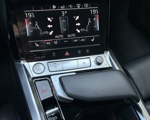Синій Ауді E-Tron, об'ємом двигуна 0 л та пробігом 98 тис. км за 31500 $, фото 30 на Automoto.ua