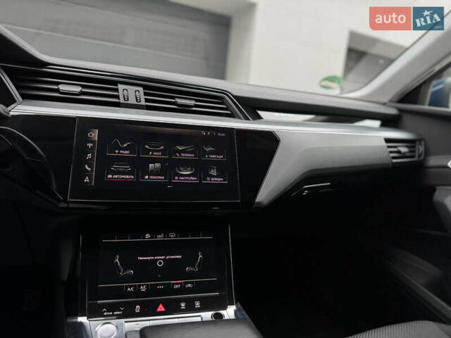 Синій Ауді E-Tron, об'ємом двигуна 0 л та пробігом 140 тис. км за 20900 $, фото 47 на Automoto.ua