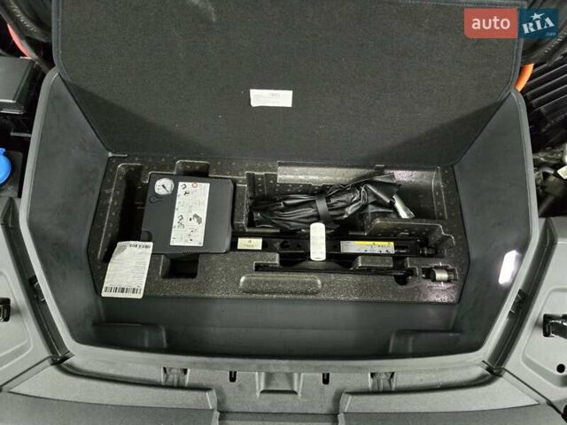 Синий Ауди E-Tron, объемом двигателя 0 л и пробегом 43 тыс. км за 39500 $, фото 82 на Automoto.ua