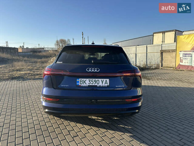 Синий Ауди E-Tron, объемом двигателя 0 л и пробегом 46 тыс. км за 31000 $, фото 2 на Automoto.ua