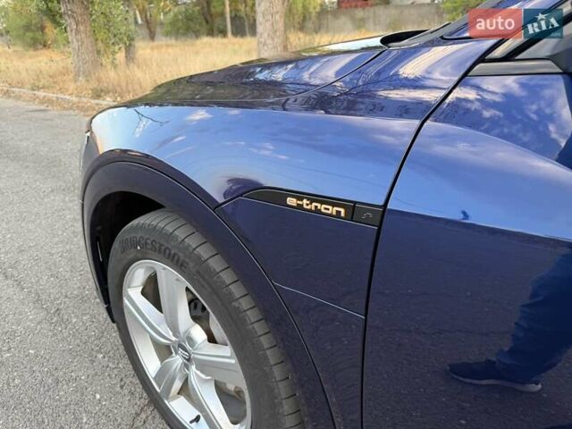 Синий Ауди E-Tron, объемом двигателя 0 л и пробегом 53 тыс. км за 33700 $, фото 6 на Automoto.ua