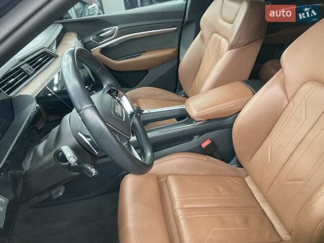 Синий Ауди E-Tron, объемом двигателя 0 л и пробегом 75 тыс. км за 45652 $, фото 10 на Automoto.ua