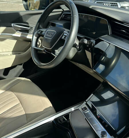 Ауді E-Tron 2020 у Володимир-Волинський на Automoto.ua Синій Ауді E-Tron, об'ємом двигуна 0 л та пробігом 220 тис. км за 25000 $, фото 4 на Automoto.ua