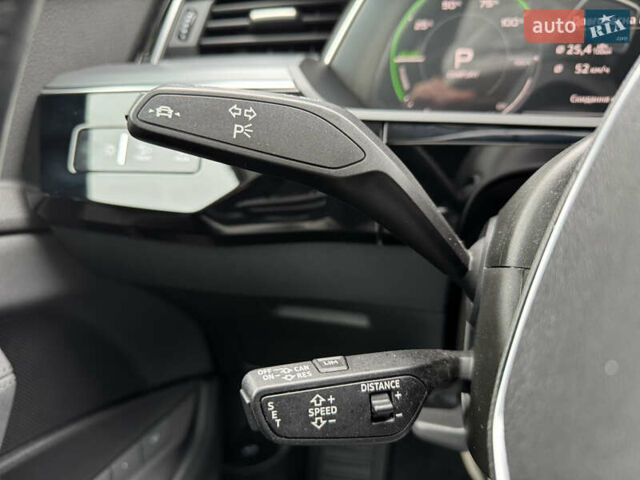 Синий Ауди E-Tron, объемом двигателя 0 л и пробегом 96 тыс. км за 25999 $, фото 65 на Automoto.ua
