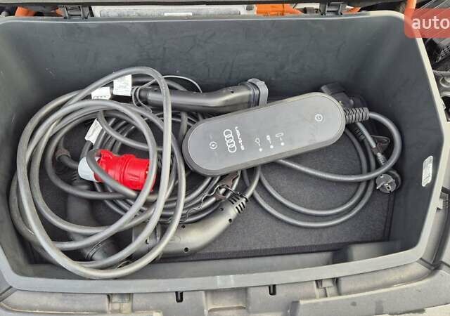 Ауди E-Tron 2020 в Днепре (Днепропетровске) на Automoto.ua Синий Ауди E-Tron, объемом двигателя 0 л и пробегом 47 тыс. км за 36000 $, фото 6 на Automoto.ua