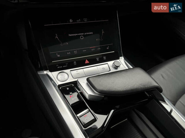 Синий Ауди E-Tron, объемом двигателя 0 л и пробегом 96 тыс. км за 25999 $, фото 62 на Automoto.ua