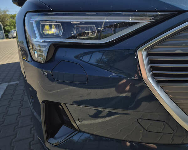 Синий Ауди E-Tron, объемом двигателя 0 л и пробегом 170 тыс. км за 22500 $, фото 5 на Automoto.ua