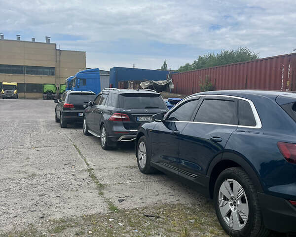 Синий Ауди E-Tron, объемом двигателя 0 л и пробегом 52 тыс. км за 31800 $, фото 2 на Automoto.ua