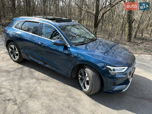 Синий Ауди E-Tron, объемом двигателя 0 л и пробегом 126 тыс. км за 25900 $, фото 72 на Automoto.ua