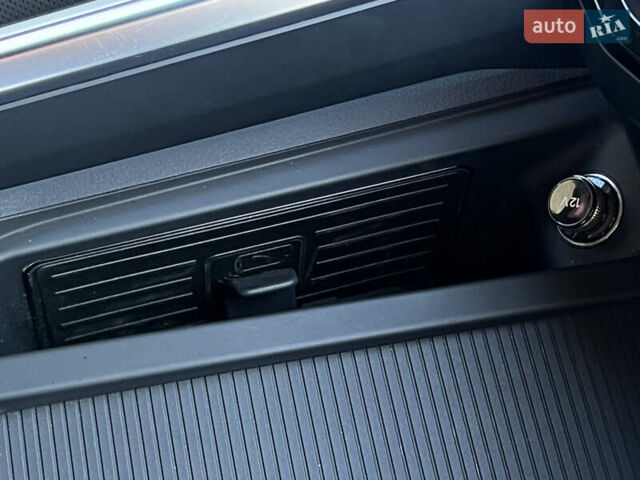 Синий Ауди E-Tron, объемом двигателя 0 л и пробегом 40 тыс. км за 36514 $, фото 69 на Automoto.ua