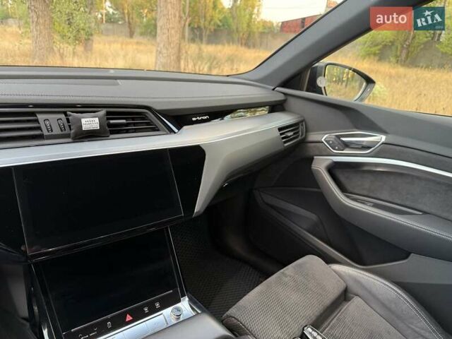 Синий Ауди E-Tron, объемом двигателя 0 л и пробегом 53 тыс. км за 33700 $, фото 32 на Automoto.ua