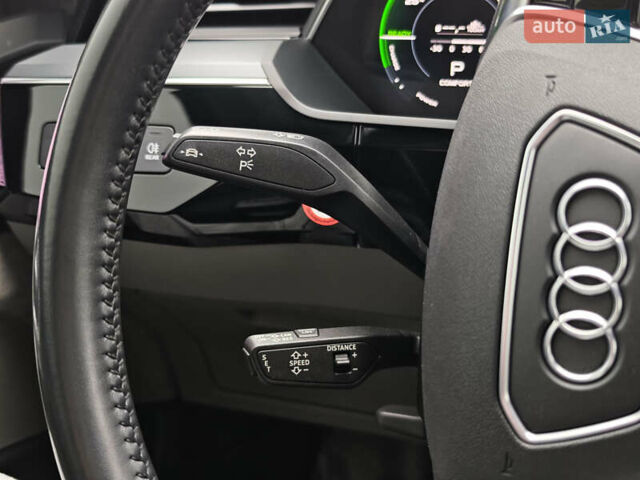 Синий Ауди E-Tron, объемом двигателя 0 л и пробегом 95 тыс. км за 34999 $, фото 38 на Automoto.ua