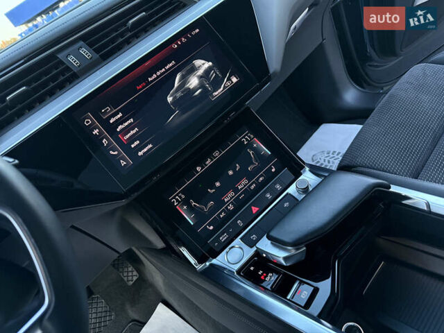 Синій Ауді E-Tron, об'ємом двигуна 0 л та пробігом 170 тис. км за 26499 $, фото 48 на Automoto.ua