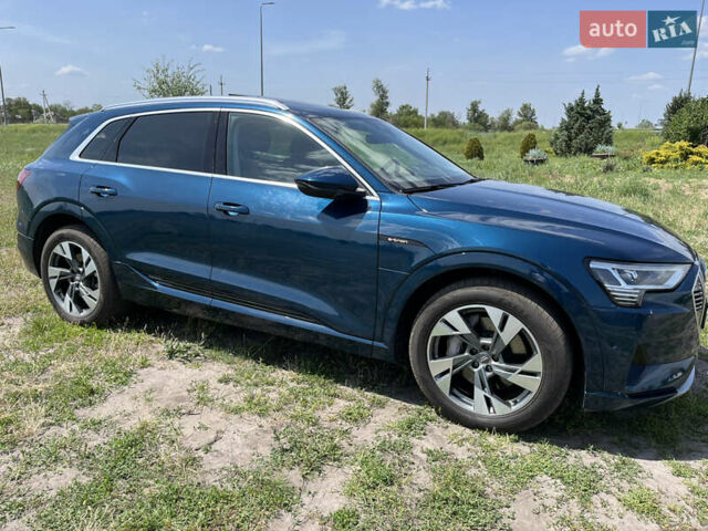 Синий Ауди E-Tron, объемом двигателя 0 л и пробегом 126 тыс. км за 25900 $, фото 106 на Automoto.ua