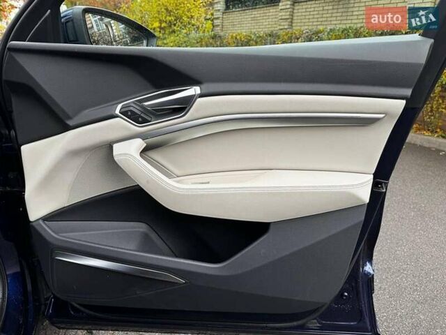 Синий Ауди E-Tron, объемом двигателя 0 л и пробегом 104 тыс. км за 33490 $, фото 39 на Automoto.ua
