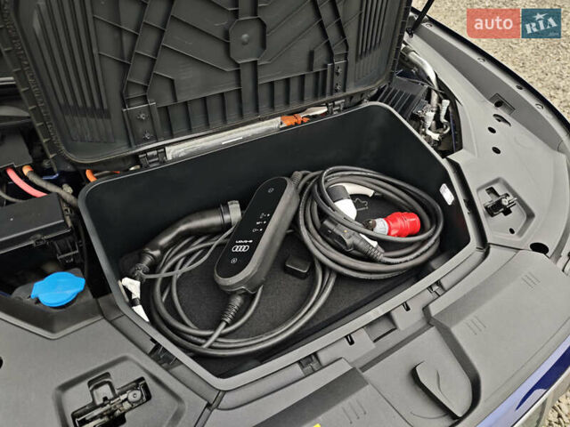 Синий Ауди E-Tron, объемом двигателя 0 л и пробегом 95 тыс. км за 34999 $, фото 72 на Automoto.ua