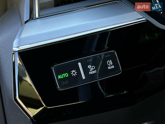 Синий Ауди E-Tron, объемом двигателя 0 л и пробегом 40 тыс. км за 36514 $, фото 71 на Automoto.ua