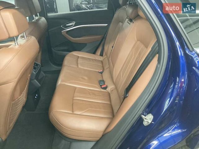 Синий Ауди E-Tron, объемом двигателя 0 л и пробегом 75 тыс. км за 45652 $, фото 11 на Automoto.ua