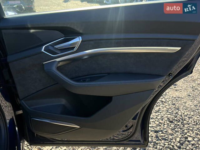 Синий Ауди E-Tron, объемом двигателя 0 л и пробегом 40 тыс. км за 36514 $, фото 51 на Automoto.ua