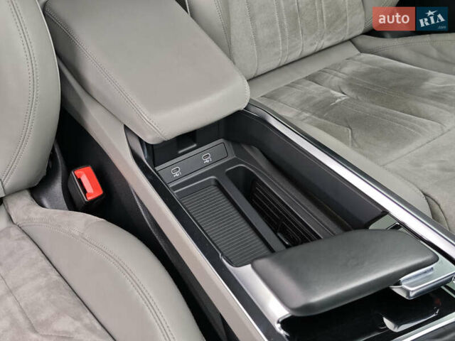 Синий Ауди E-Tron, объемом двигателя 0 л и пробегом 95 тыс. км за 34999 $, фото 64 на Automoto.ua