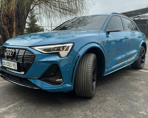 Синий Ауди E-Tron, объемом двигателя 0 л и пробегом 65 тыс. км за 38000 $, фото 2 на Automoto.ua