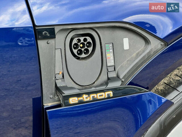 Синий Ауди E-Tron, объемом двигателя 0 л и пробегом 38 тыс. км за 39180 $, фото 103 на Automoto.ua