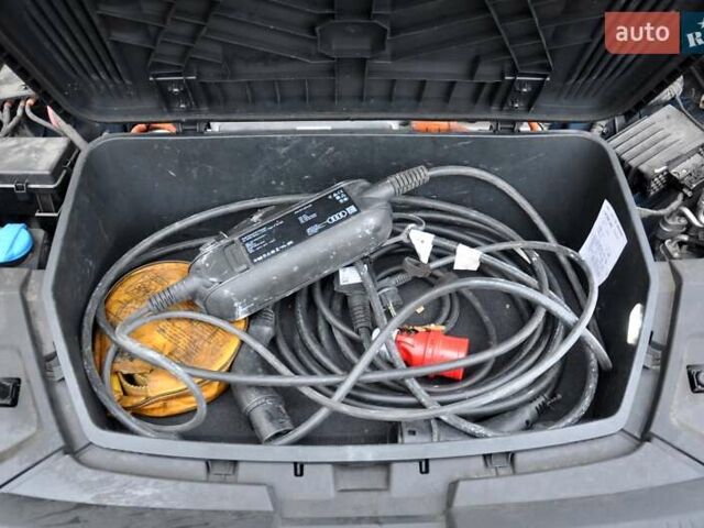 Синий Ауди E-Tron, объемом двигателя 0 л и пробегом 52 тыс. км за 31500 $, фото 46 на Automoto.ua