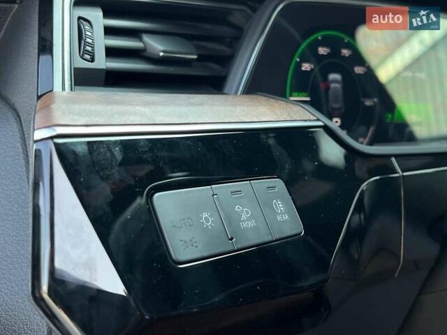 Синій Ауді E-Tron, об'ємом двигуна 0 л та пробігом 94 тис. км за 35790 $, фото 22 на Automoto.ua