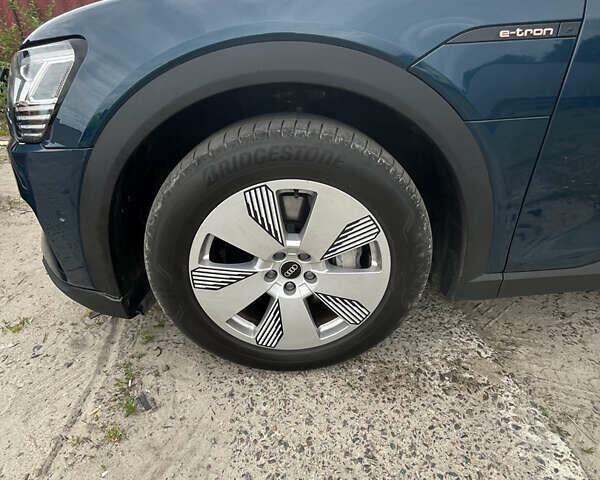 Синий Ауди E-Tron, объемом двигателя 0 л и пробегом 47 тыс. км за 34243 $, фото 2 на Automoto.ua