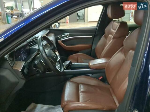 Синий Ауди E-Tron, объемом двигателя 0 л и пробегом 75 тыс. км за 45652 $, фото 3 на Automoto.ua