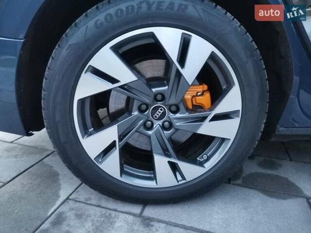 Синий Ауди E-Tron, объемом двигателя 0 л и пробегом 14 тыс. км за 56000 $, фото 7 на Automoto.ua