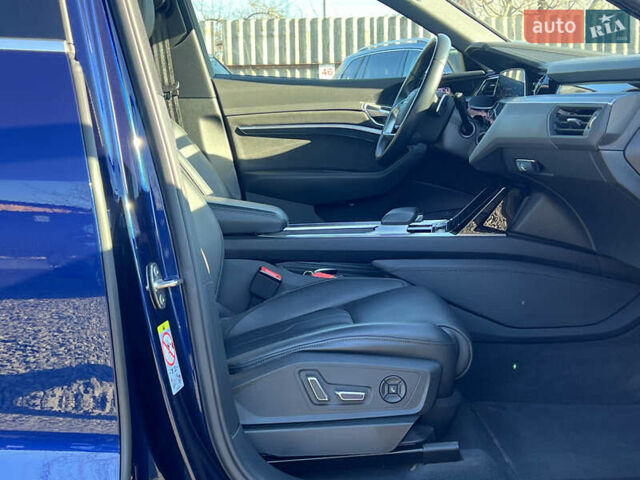 Синий Ауди E-Tron, объемом двигателя 0 л и пробегом 40 тыс. км за 36514 $, фото 53 на Automoto.ua