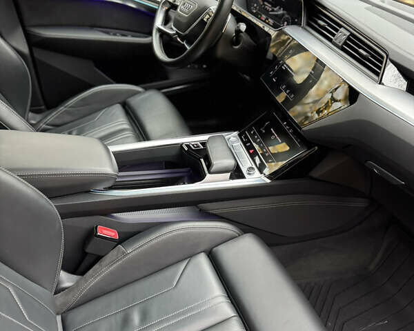 Синий Ауди E-Tron, объемом двигателя 0 л и пробегом 113 тыс. км за 32500 $, фото 25 на Automoto.ua