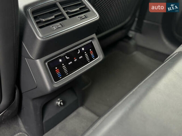 Синий Ауди E-Tron, объемом двигателя 0 л и пробегом 71 тыс. км за 28300 $, фото 26 на Automoto.ua