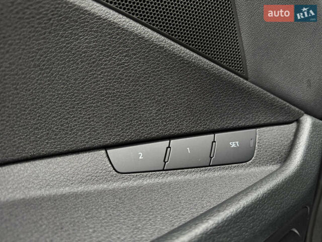 Синий Ауди E-Tron, объемом двигателя 0 л и пробегом 96 тыс. км за 25999 $, фото 47 на Automoto.ua