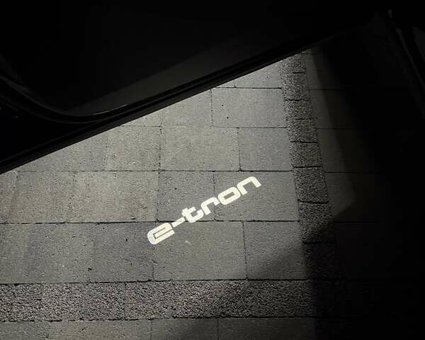 Синій Ауді E-Tron, об'ємом двигуна 0 л та пробігом 99 тис. км за 29900 $, фото 11 на Automoto.ua