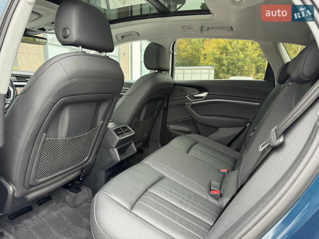 Синий Ауди E-Tron, объемом двигателя 0 л и пробегом 96 тыс. км за 25999 $, фото 61 на Automoto.ua