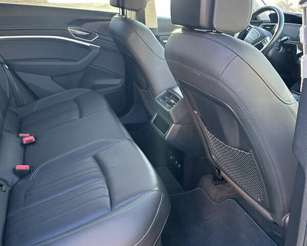 Синий Ауди E-Tron, объемом двигателя 0 л и пробегом 46 тыс. км за 31000 $, фото 15 на Automoto.ua