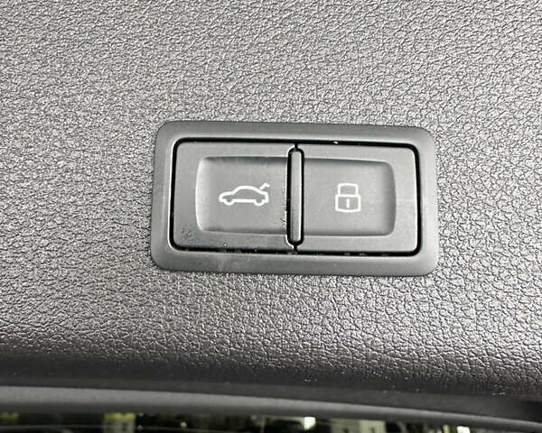 Синій Ауді E-Tron, об'ємом двигуна 0 л та пробігом 68 тис. км за 35500 $, фото 30 на Automoto.ua