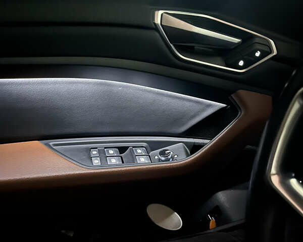 Синий Ауди E-Tron, объемом двигателя 0 л и пробегом 52 тыс. км за 31800 $, фото 18 на Automoto.ua