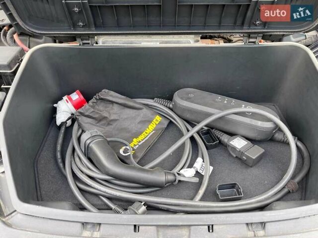 Синий Ауди E-Tron, объемом двигателя 0 л и пробегом 142 тыс. км за 26500 $, фото 25 на Automoto.ua