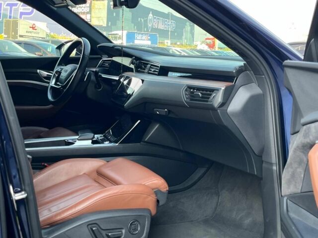 Синий Ауди E-Tron, объемом двигателя 0 л и пробегом 94 тыс. км за 35790 $, фото 43 на Automoto.ua