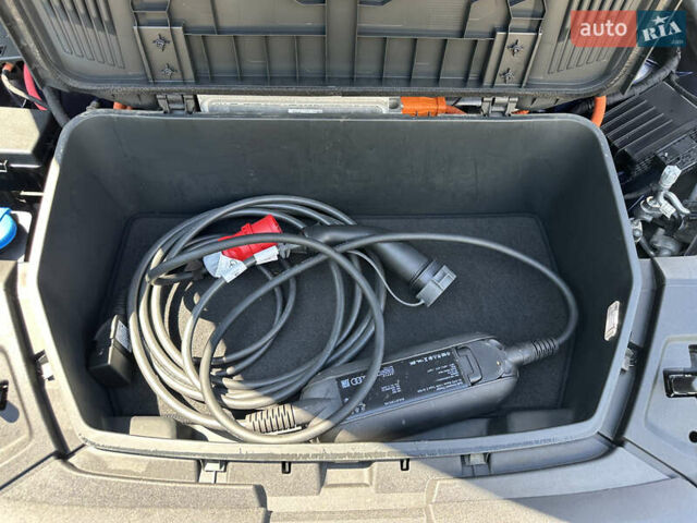 Синий Ауди E-Tron, объемом двигателя 0 л и пробегом 58 тыс. км за 43999 $, фото 124 на Automoto.ua