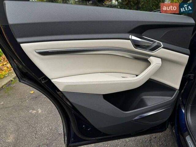 Синий Ауди E-Tron, объемом двигателя 0 л и пробегом 104 тыс. км за 33490 $, фото 29 на Automoto.ua