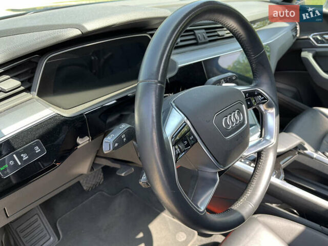 Синий Ауди E-Tron, объемом двигателя 0 л и пробегом 126 тыс. км за 25900 $, фото 48 на Automoto.ua
